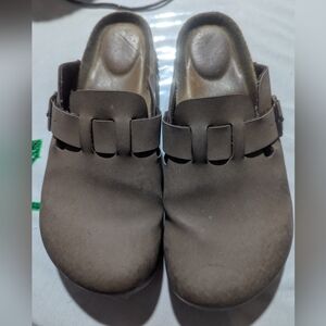 CushionareBrown Slip-On Clogs